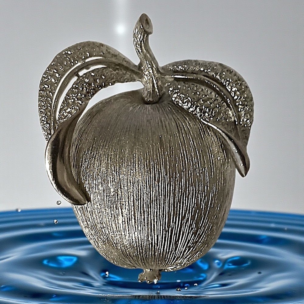 Sarah Coventry‎ Apple Brooch Pin Silver Tone Adams Delight Vintage MCM Kitschy